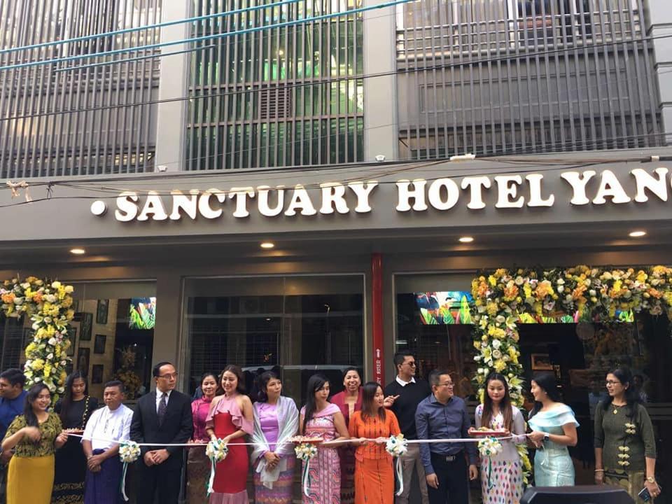 Sanctuary Hotel Yangon Esterno foto