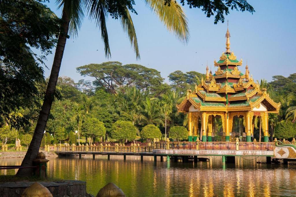Sanctuary Hotel Yangon Esterno foto