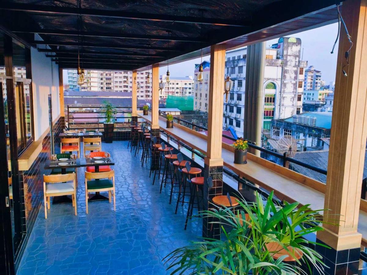 Sanctuary Hotel Yangon Esterno foto