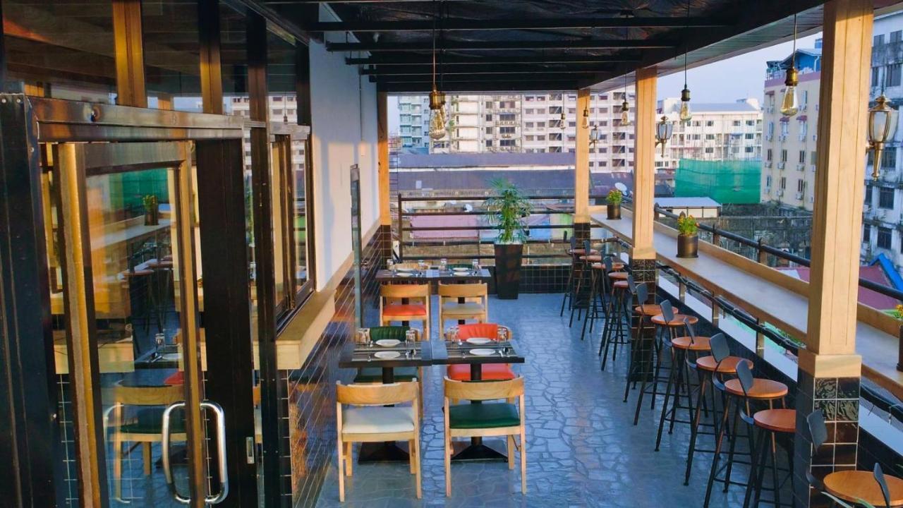 Sanctuary Hotel Yangon Esterno foto