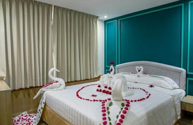 Sanctuary Hotel Yangon Esterno foto