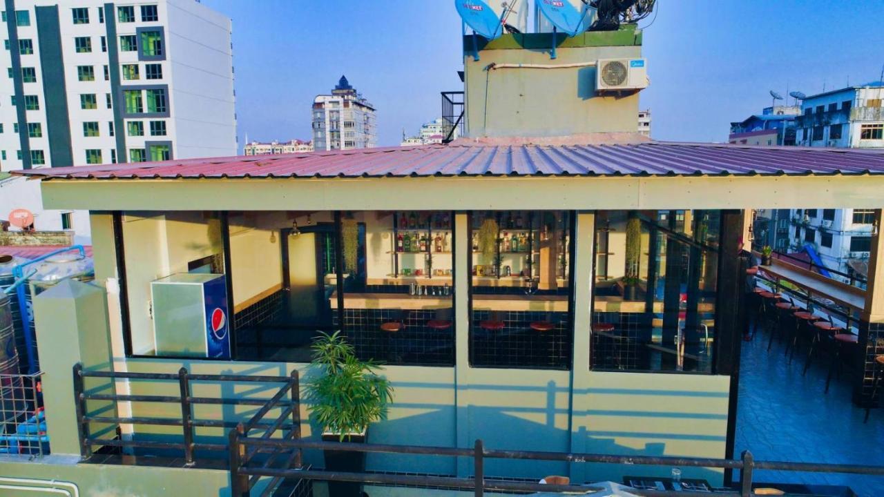 Sanctuary Hotel Yangon Esterno foto