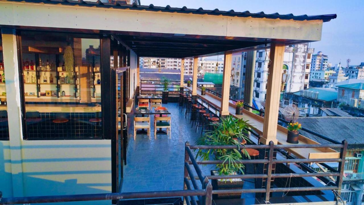 Sanctuary Hotel Yangon Esterno foto