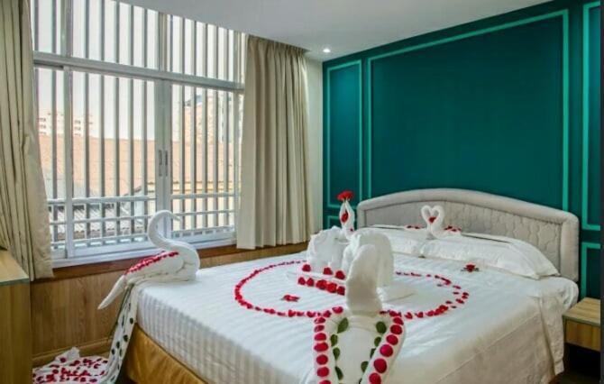 Sanctuary Hotel Yangon Esterno foto