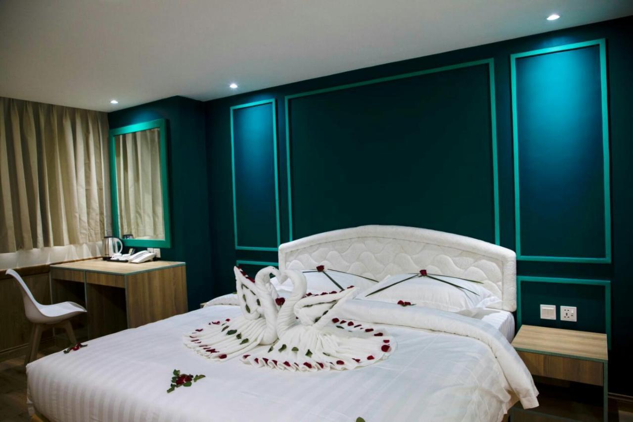 Sanctuary Hotel Yangon Esterno foto