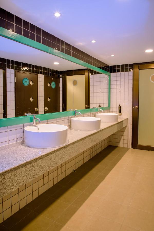 Sanctuary Hotel Yangon Esterno foto
