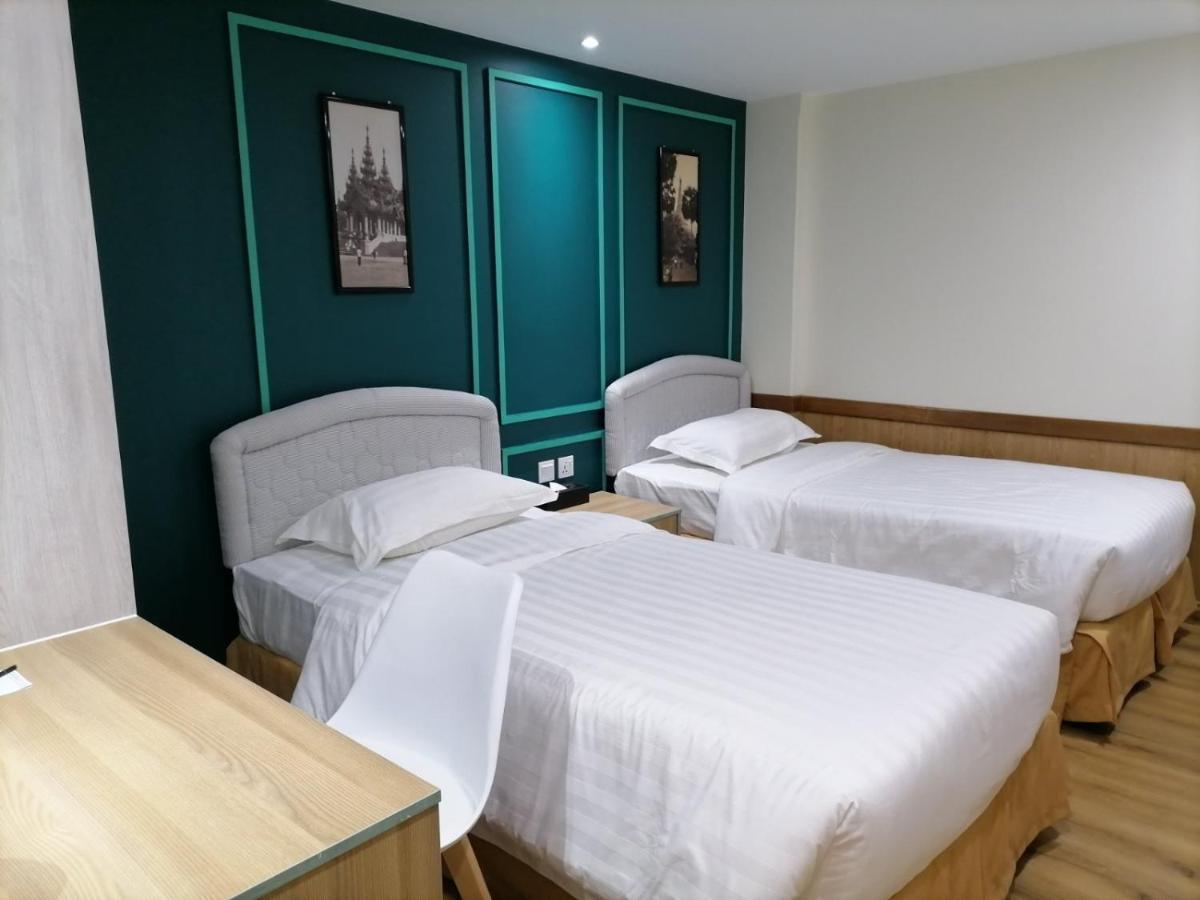 Sanctuary Hotel Yangon Esterno foto